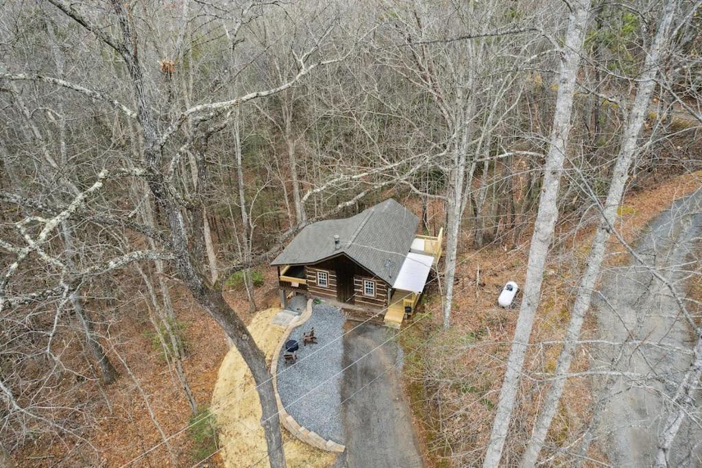 Boozy Bear Romantic 5 Mins 2 Downtown With Hot Tub And Fire Pit Gatlinburg