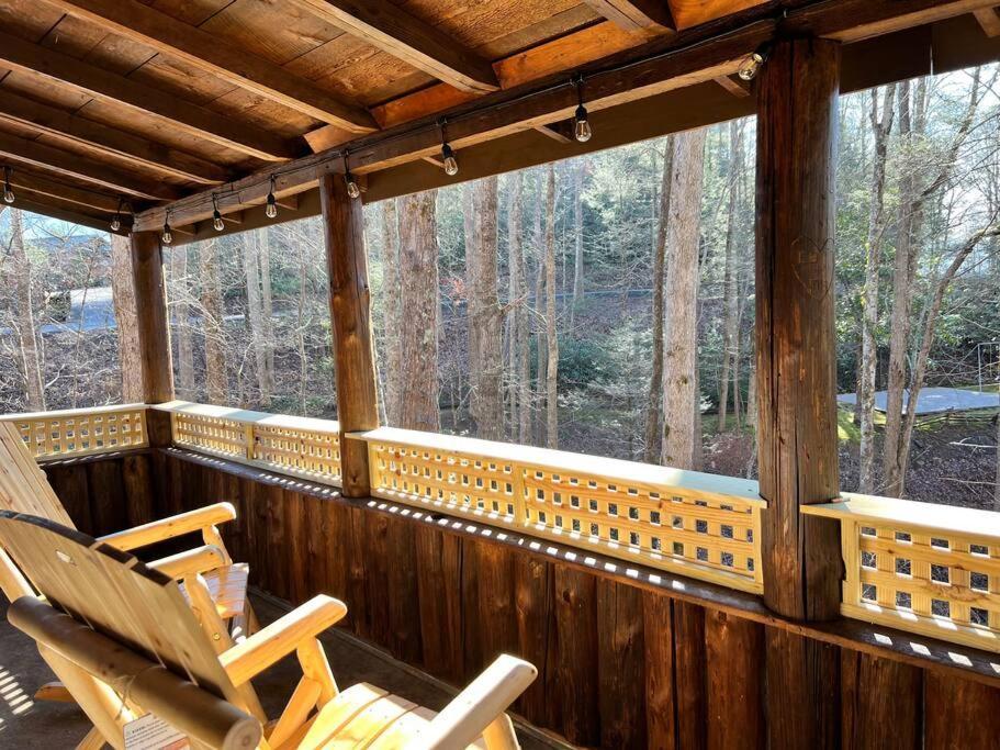Boozy Bear Romantic 5 Mins 2 Downtown With Hot Tub And Fire Pit *