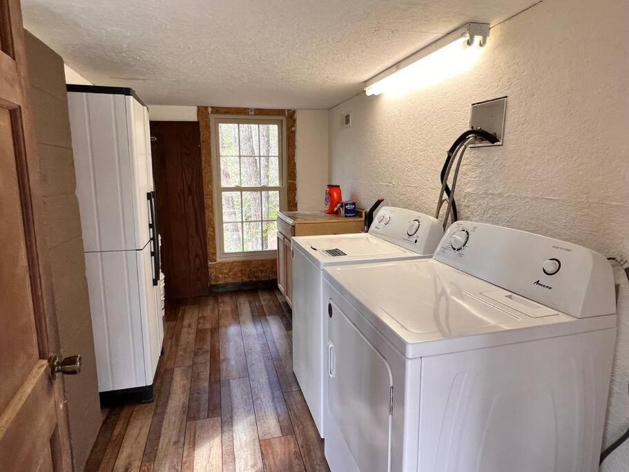 Boozy Bear Romantic 5 Mins 2 Downtown With Hot Tub And Fire Pit * Gatlinburg