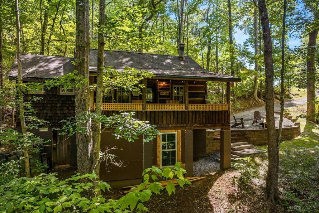 Boozy Bear Romantic 5 Mins 2 Downtown With Hot Tub And Fire Pit *