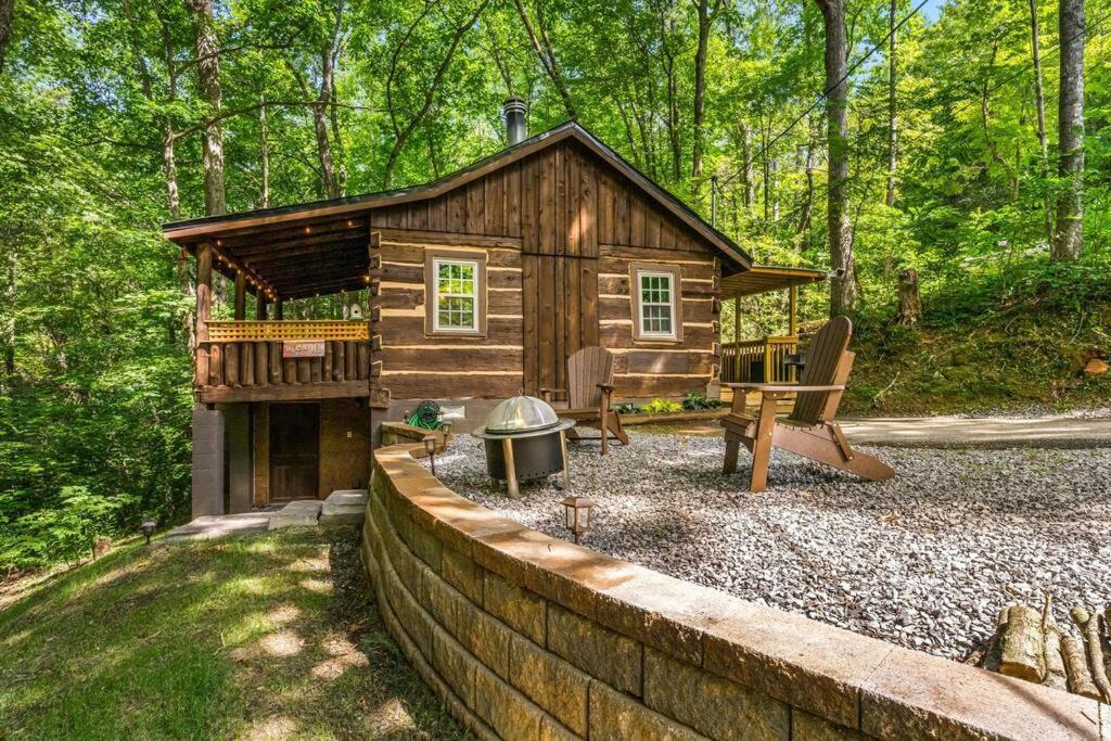 Holiday home Boozy Bear Romantic 5 Mins 2 Downtown With Hot Tub And Fire Pit *
