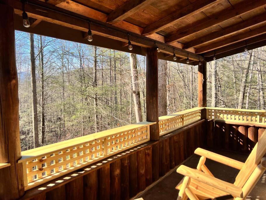 Boozy Bear Romantic 5 Mins 2 Downtown With Hot Tub And Fire Pit