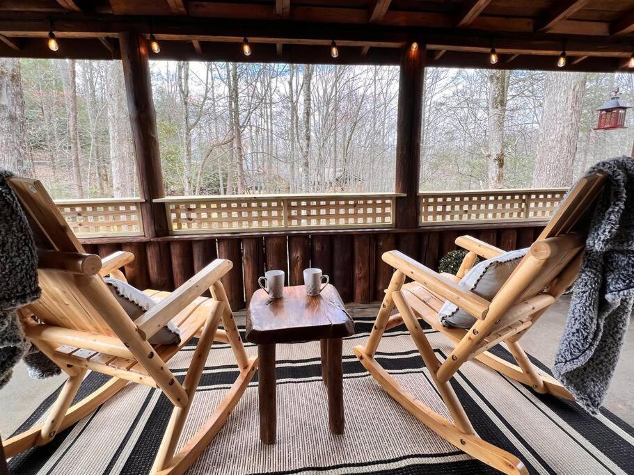 Boozy Bear Romantic 5 Mins 2 Downtown With Hot Tub And Fire Pit *
