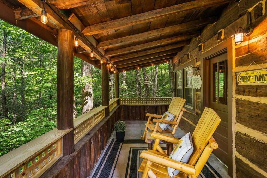 Boozy Bear Romantic 5 Mins 2 Downtown With Hot Tub And Fire Pit *