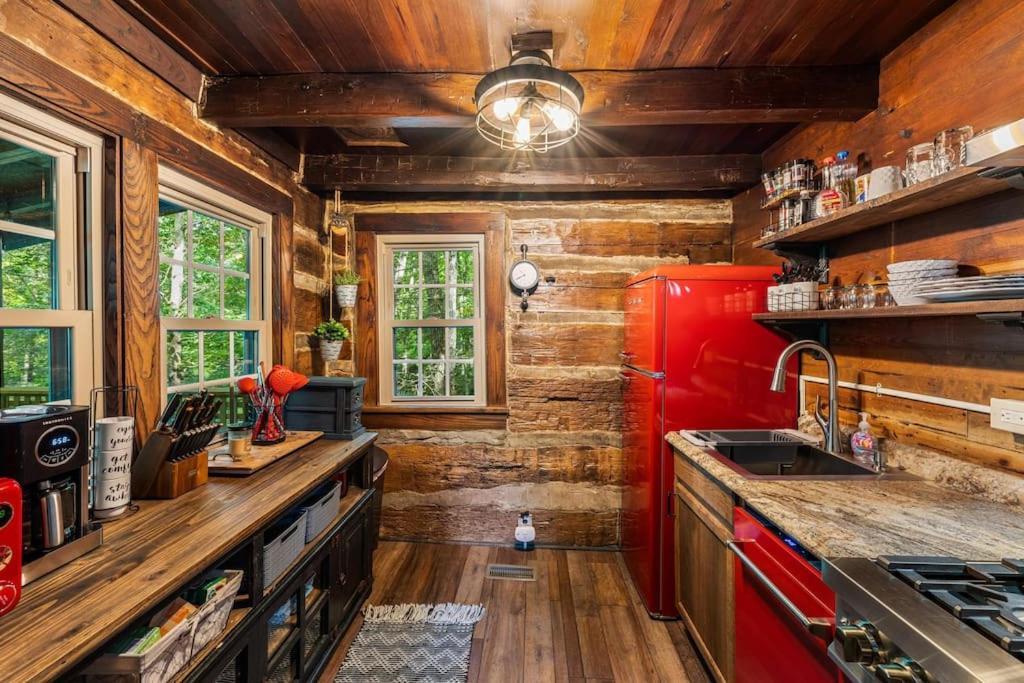 Boozy Bear Romantic 5 Mins 2 Downtown With Hot Tub And Fire Pit