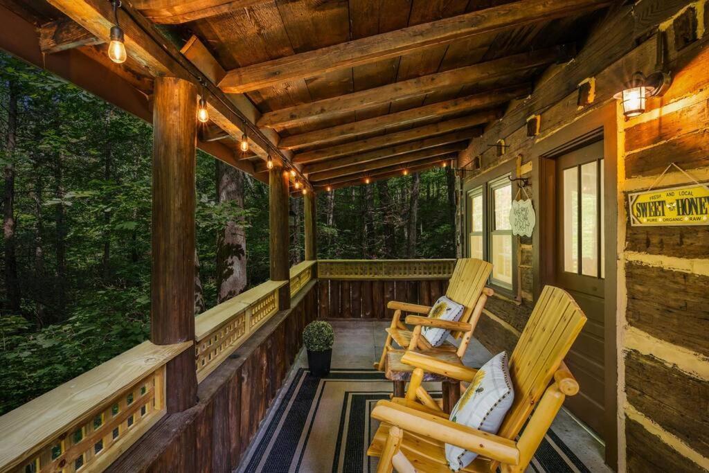 Boozy Bear Romantic 5 Mins 2 Downtown With Hot Tub And Fire Pit * Gatlinburg